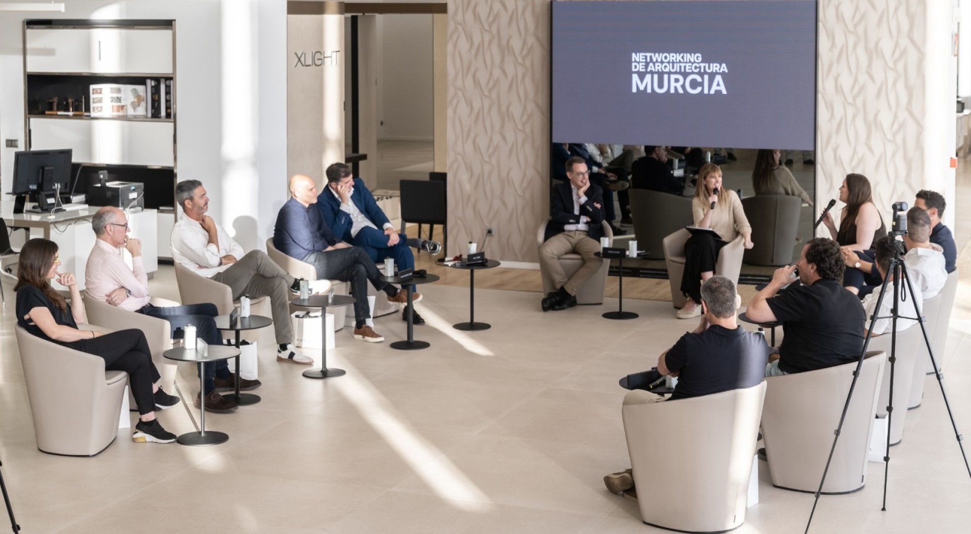 Mesa redonda de arquitectura Porcelanosa Murcia: la visión de Torres y Asociados sobre innovación y diseño contemporáneo.